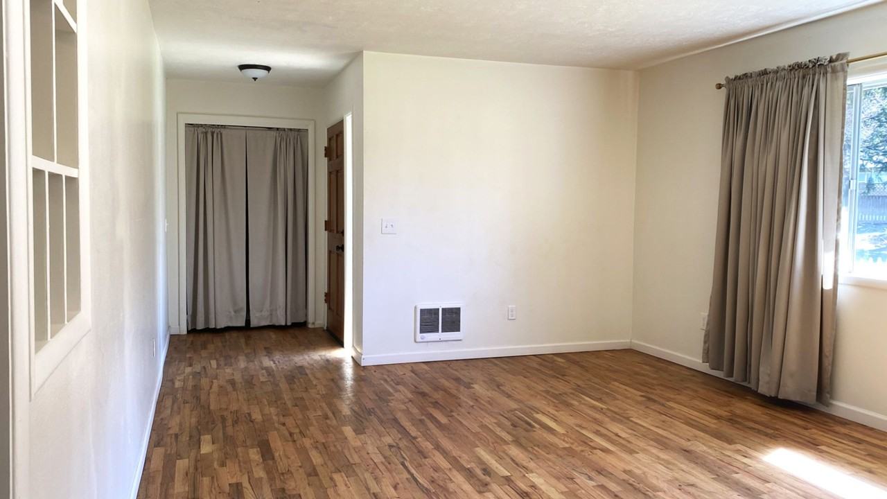 305 Sunset Rd - Photo 2 of 16