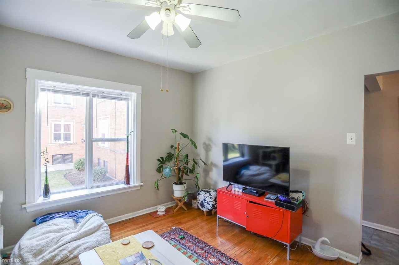 1445 W Argyle St - Photo 2 of 9