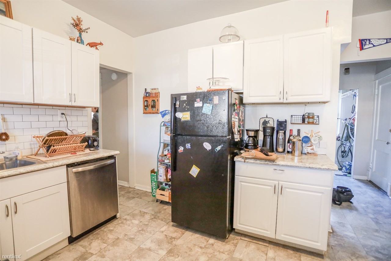 1445 W Argyle St - Photo 3 of 9