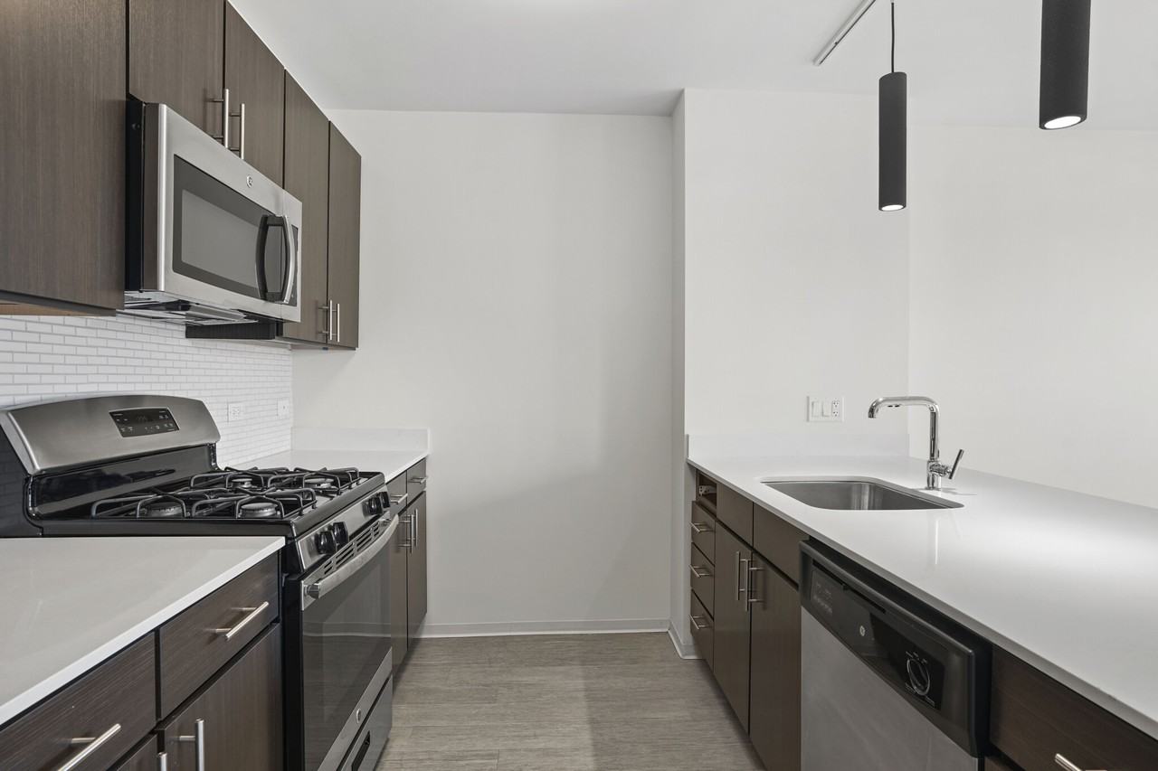 165 W Superior St #1-1 - Photo 3 of 25