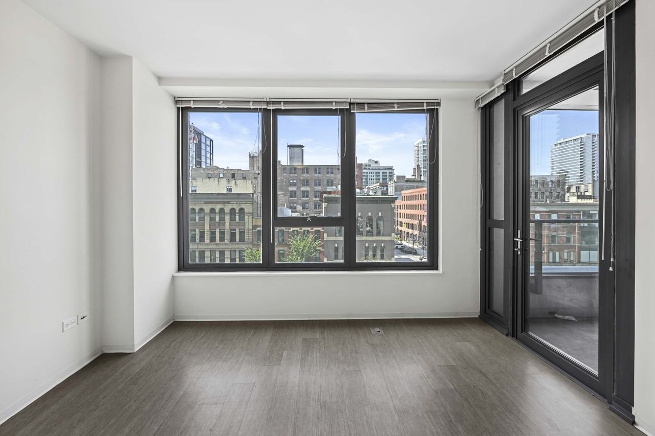 165 W Superior St #1-1 - Photo 6 of 25