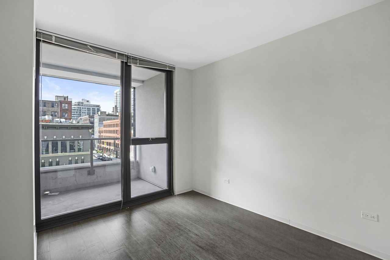 165 W Superior St #1-1 - Photo 7 of 25