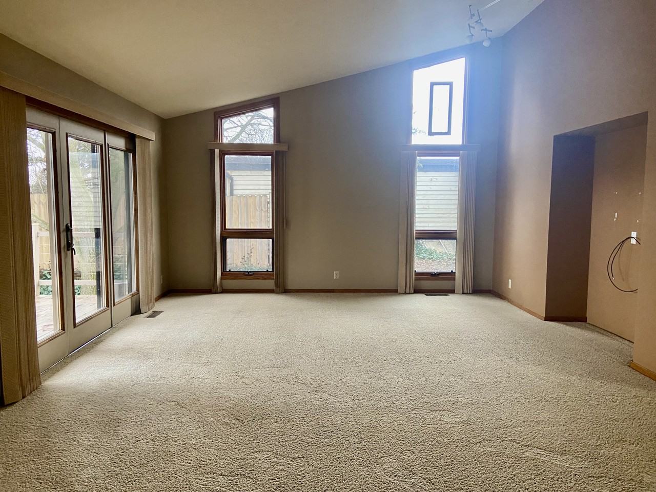 418 W Lawrence Ave - Photo 2 of 26