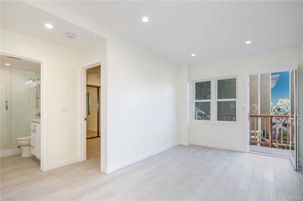 245 Beverly St - Photo 7 of 26