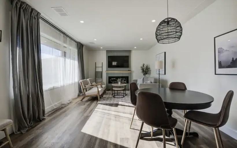 80 Burbank Rd - Photo 3 of 8