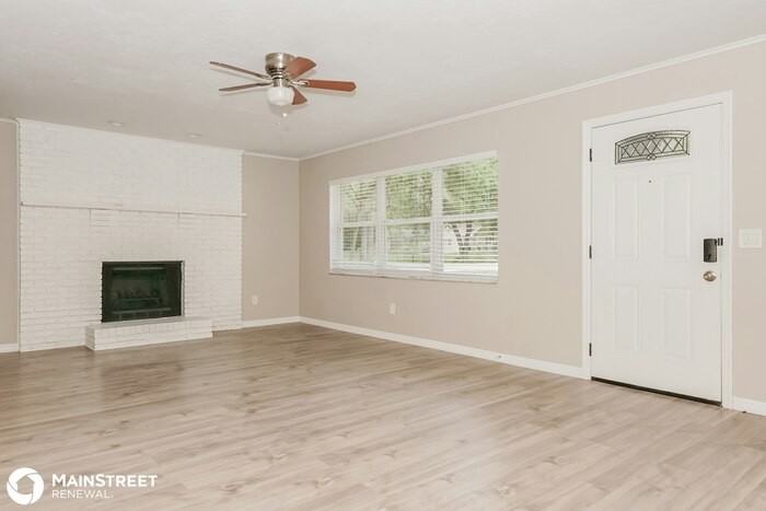 725 Deland Ave - Photo 3 of 16