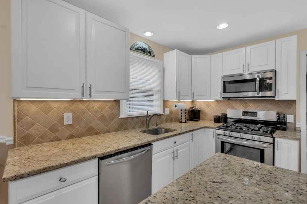 184 11th St - Photo 3 of 26