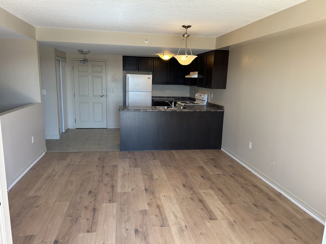 60 Lynnmore Street ##00 - Photo 2 of 11
