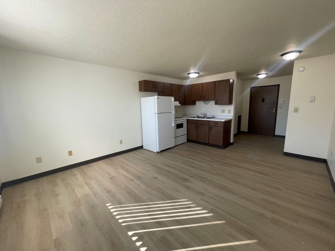 Summerset Apartments - Photo 7 of 11