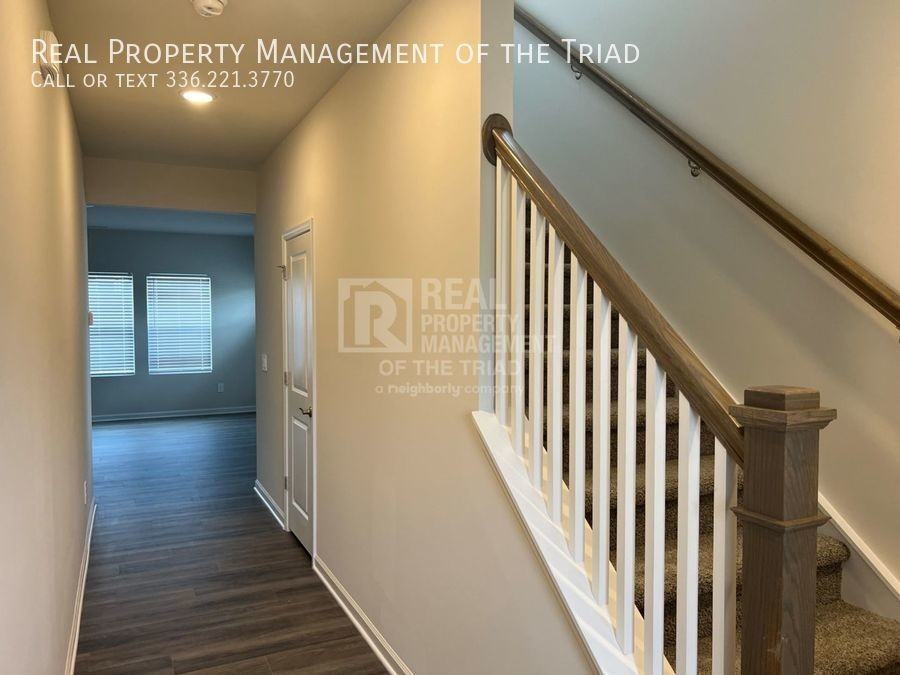 1915 Cherry Creek Rd - Photo 2 of 29