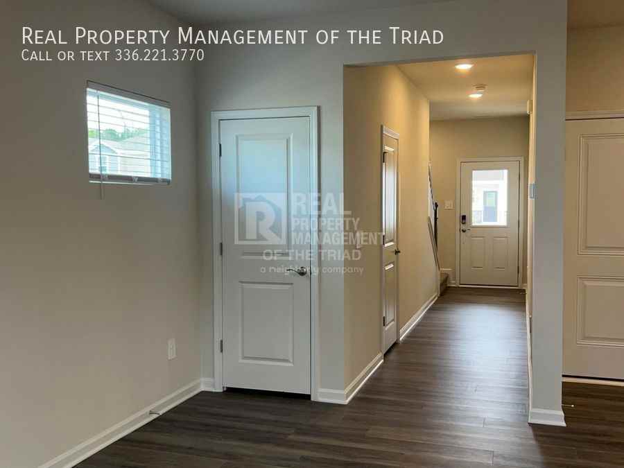 1915 Cherry Creek Rd - Photo 3 of 29
