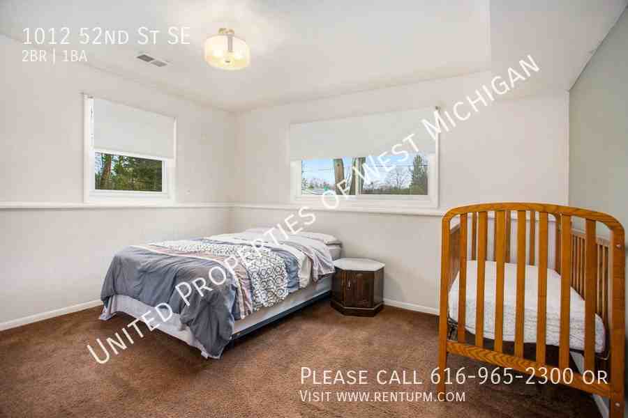 1012 52nd St Se - Photo 2 of 16