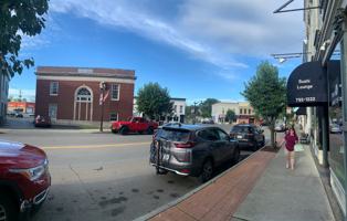 featured image of 123 W Franklin St