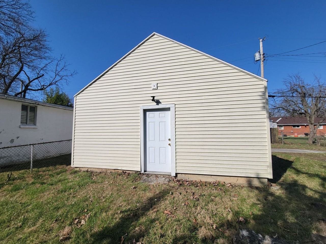 109 N Decker Ave - Photo 2 of 11