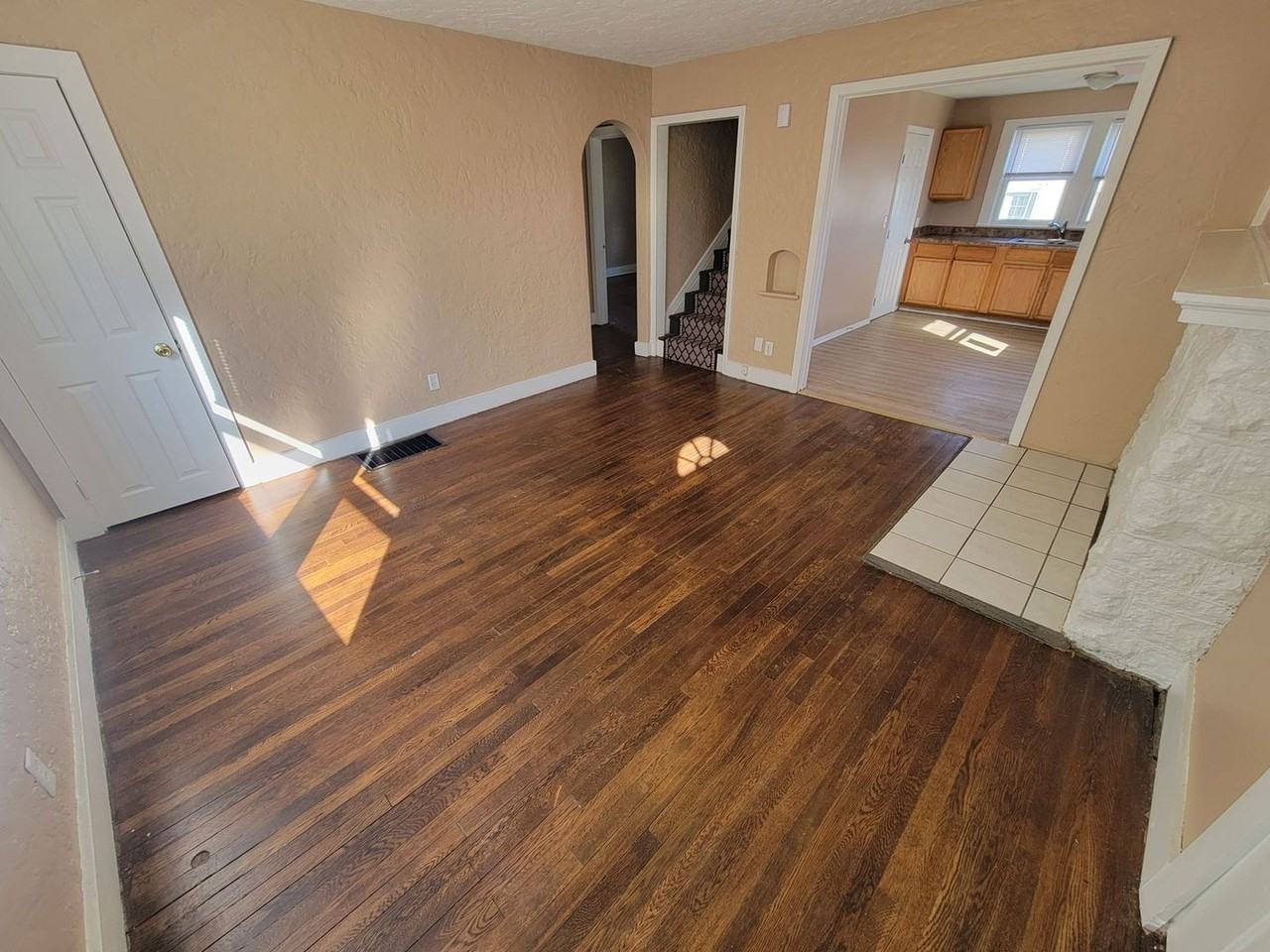 109 N Decker Ave - Photo 3 of 11