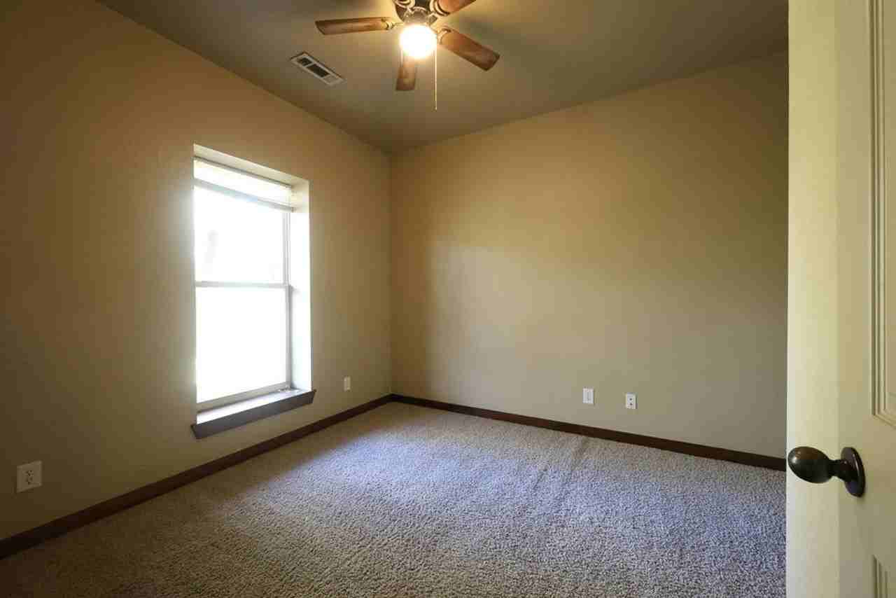 18561 South St - Photo 3 of 9