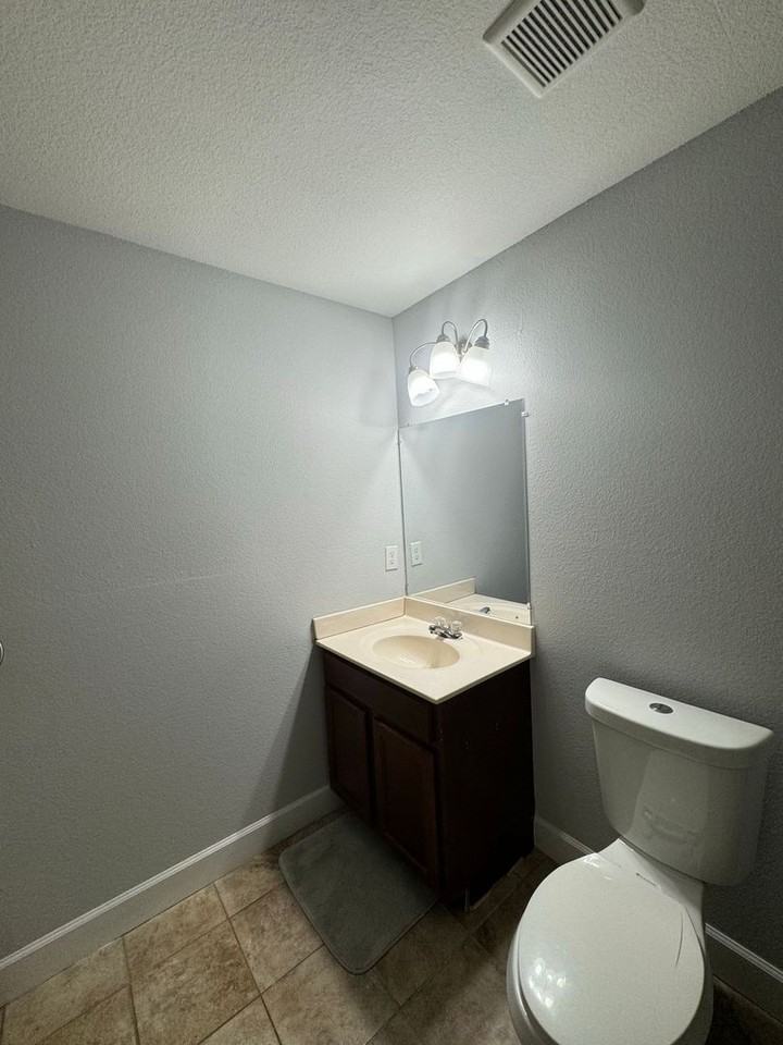 1403 Lead St - Photo 7 of 15