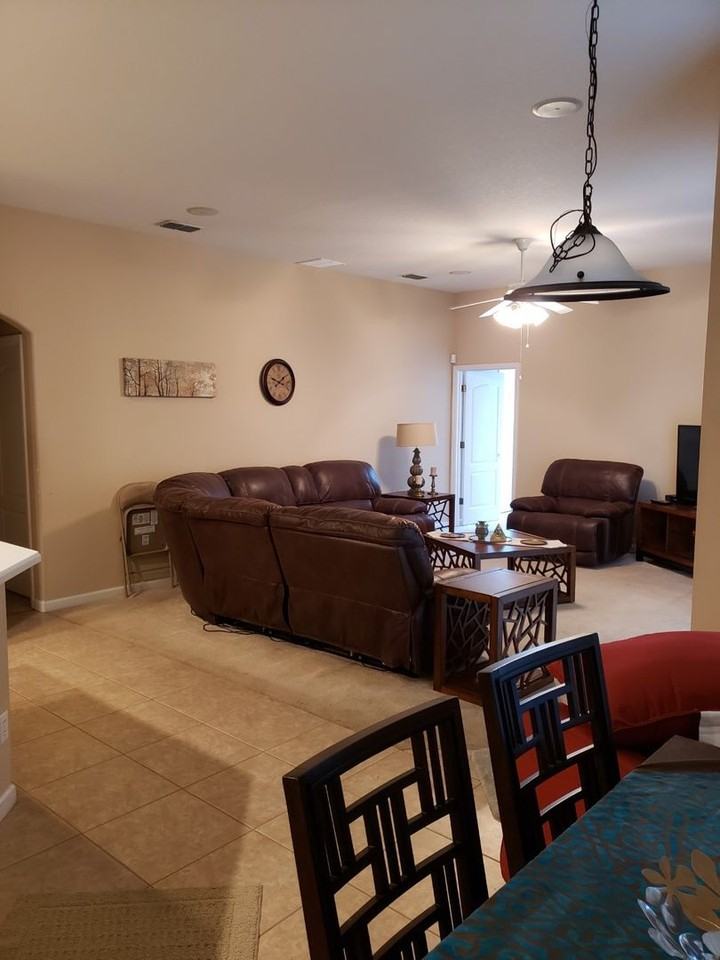 833 Mt Pleasant Dr - Photo 2 of 21