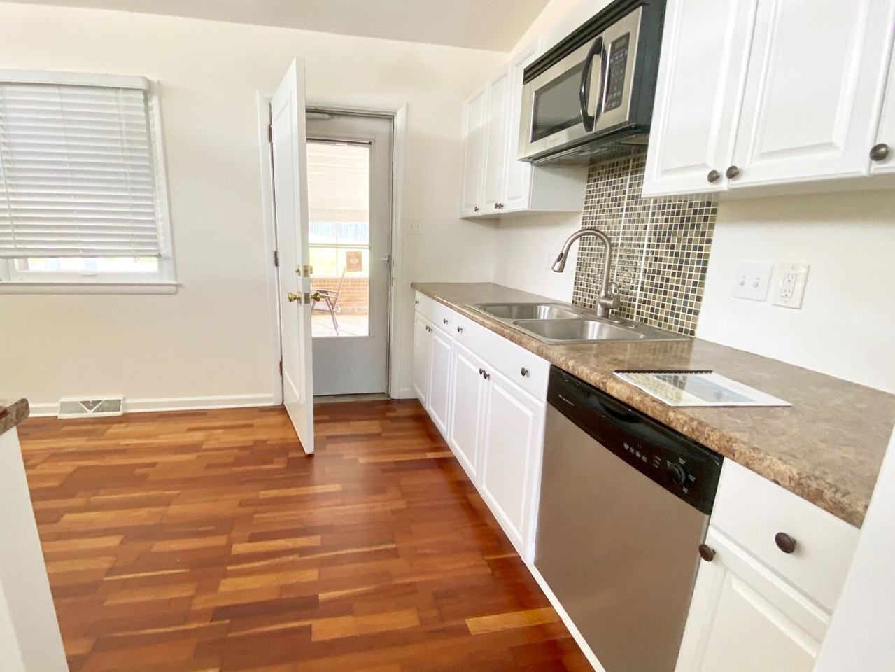 3106 Canterbury St - Photo 4 of 12