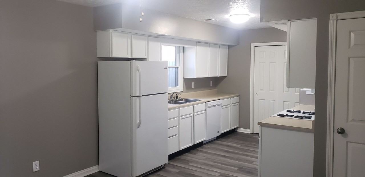 1811 Kraig Dr - Photo 3 of 9