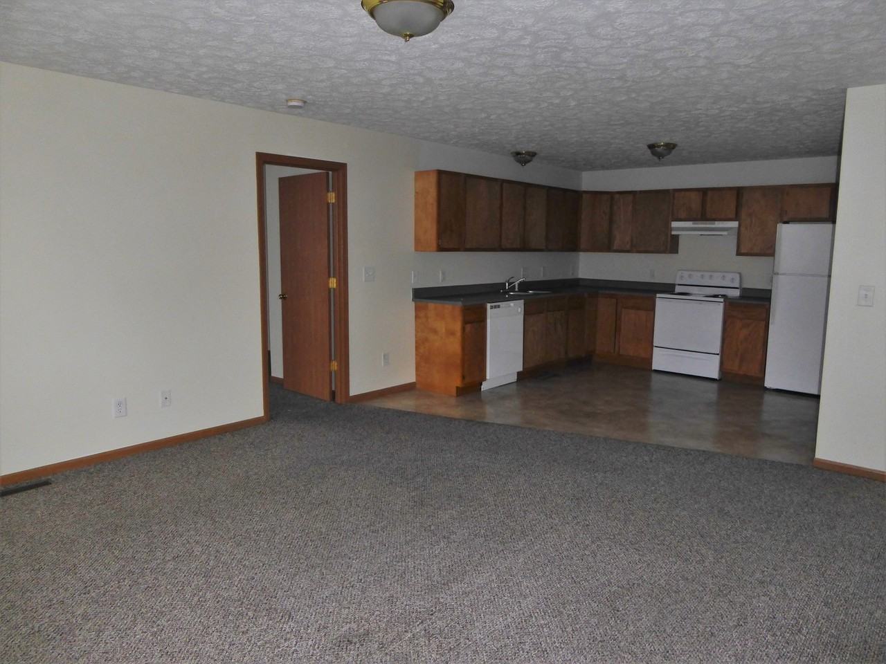 NOEL 709-719 - Photo 3 of 6