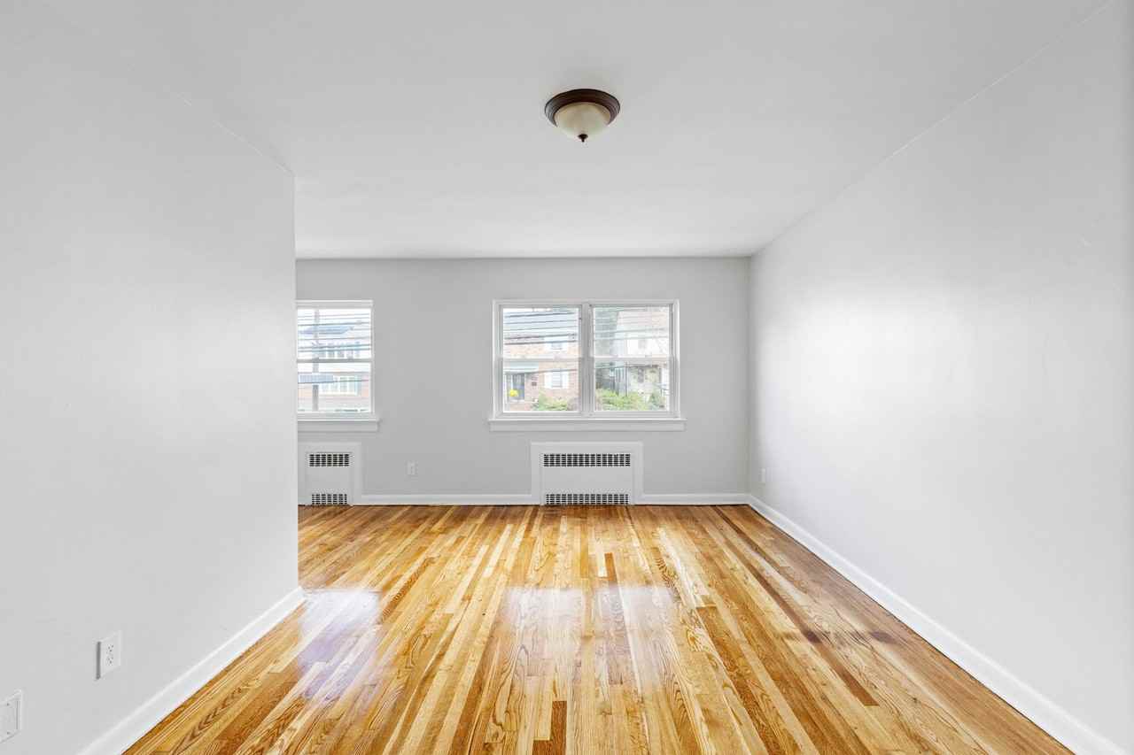 Morris Ave Apartments - Photo 2 of 12