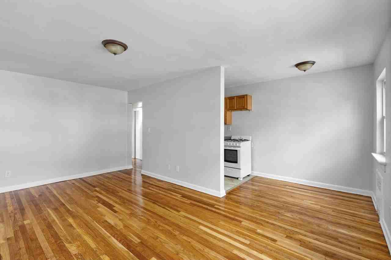 Morris Ave Apartments - Photo 4 of 12