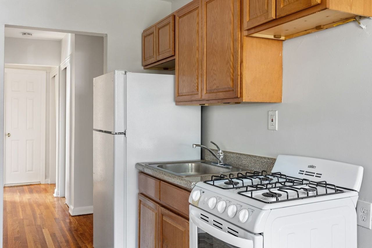 Morris Ave Apartments - Photo 7 of 12