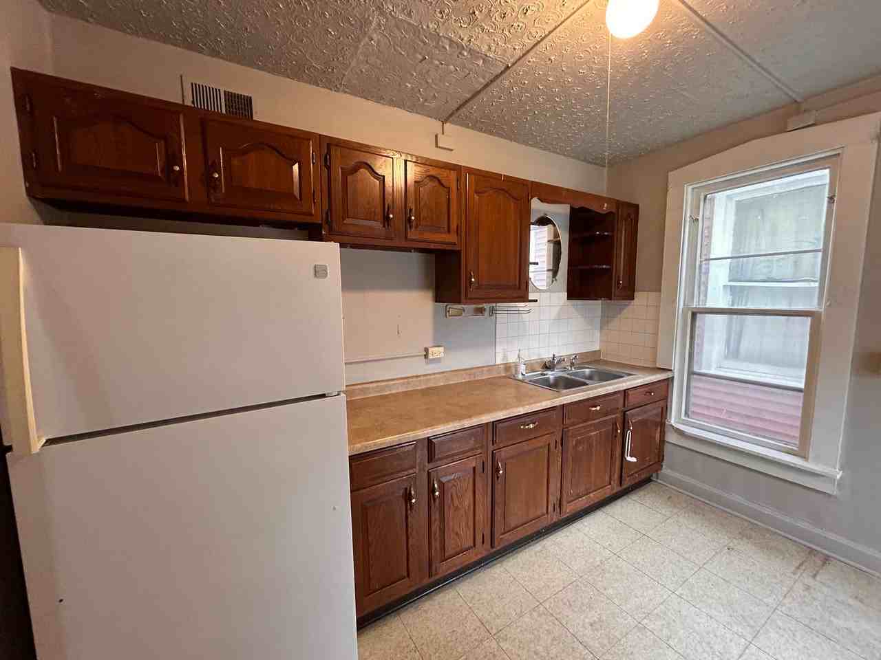 JCM 1458 W. 3rd St. - Photo 3 of 8