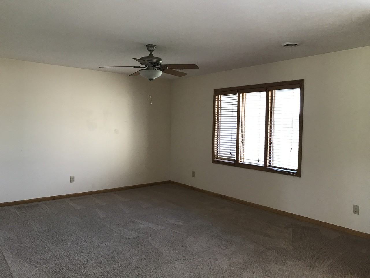 206 William Dr - Photo 3 of 17