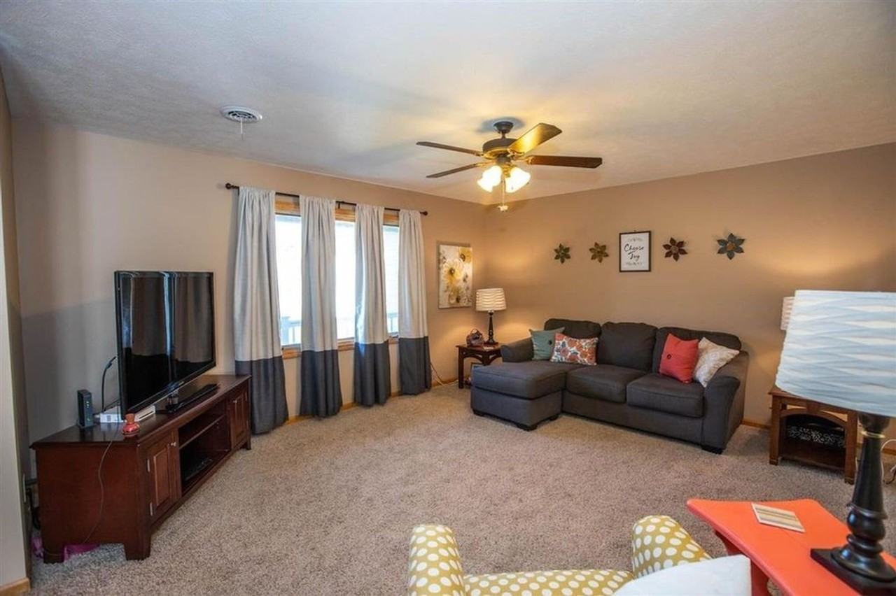 216 William Dr - Photo 3 of 17