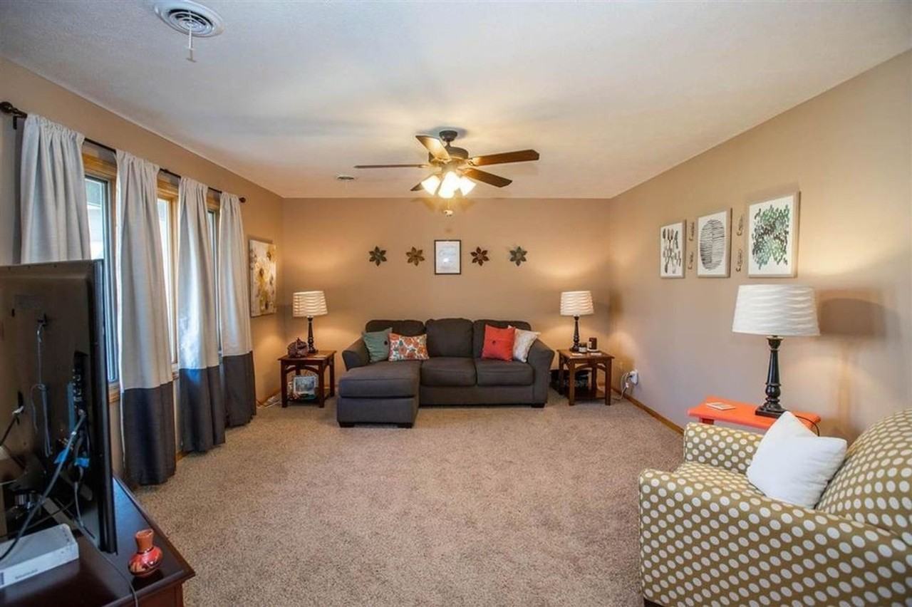 216 William Dr - Photo 4 of 17