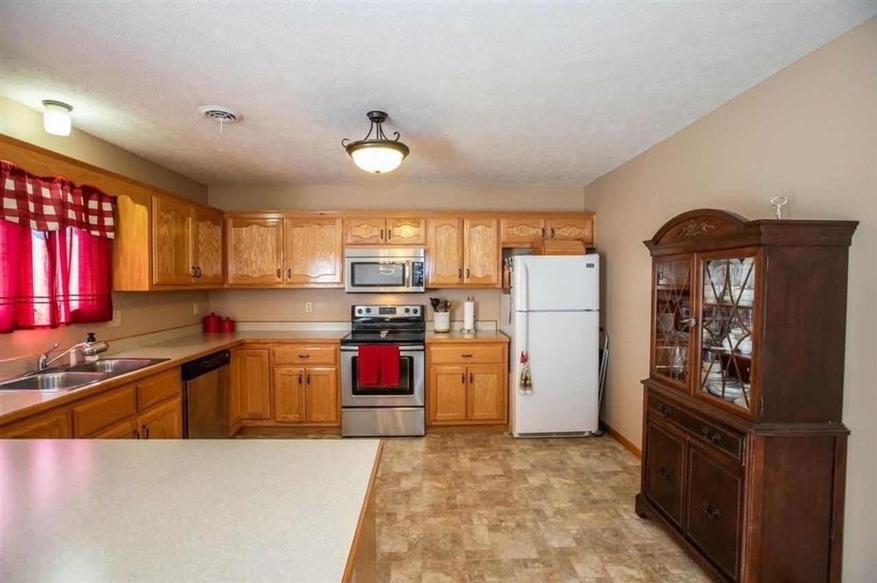 216 William Dr - Photo 6 of 17