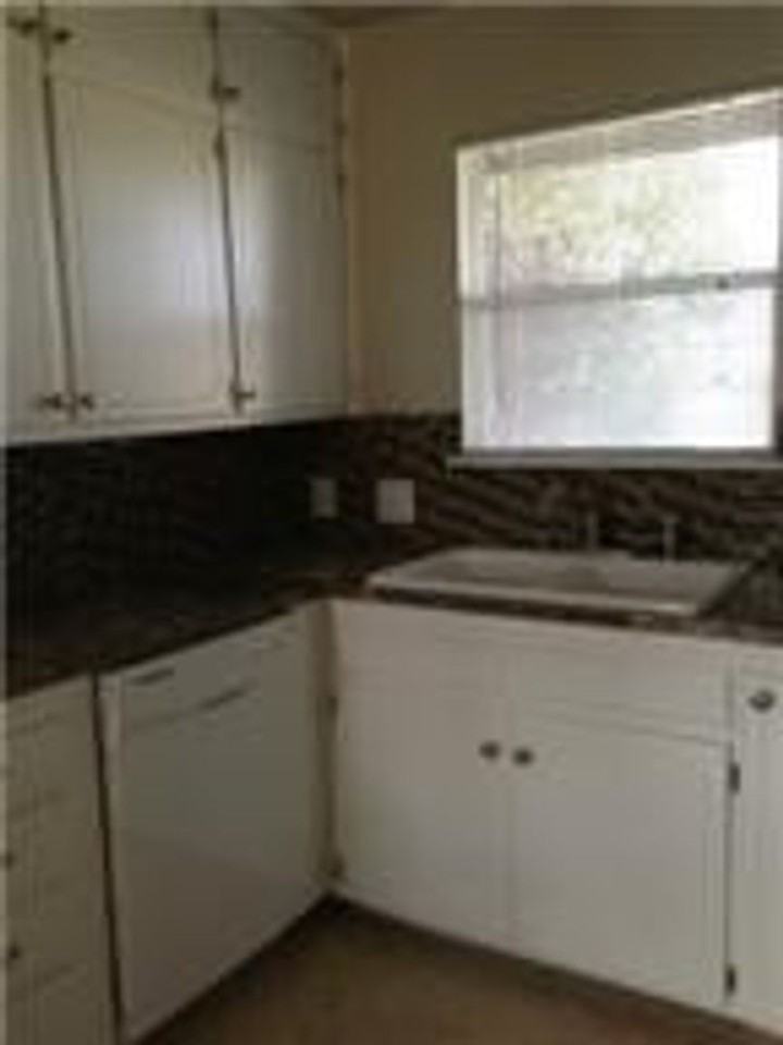1865 Pasadena Dr - Photo 7 of 13