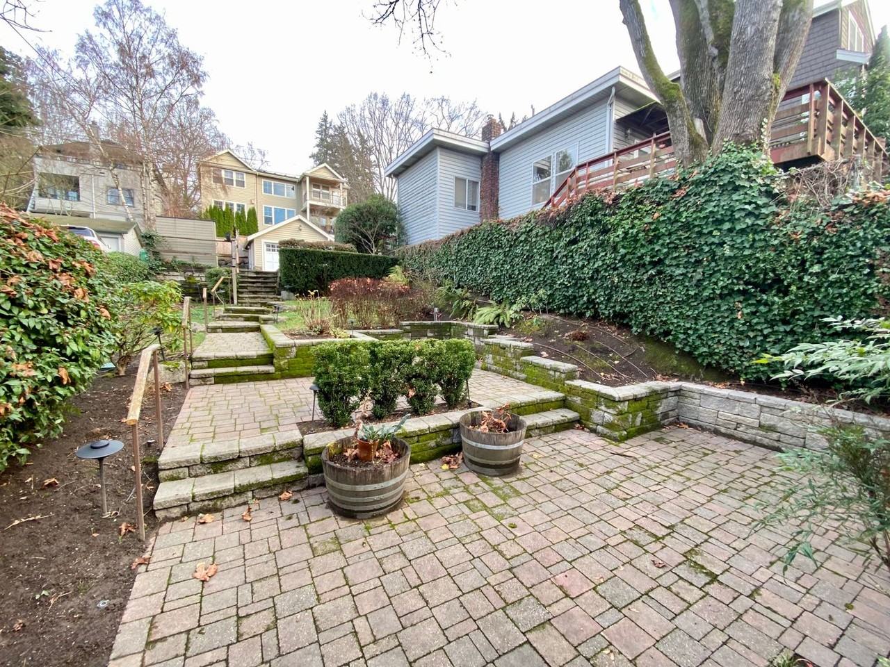 664 32nd Ave E - Photo 3 of 35