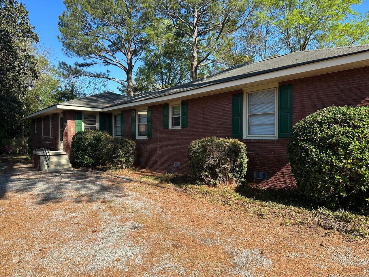 Leslie St - Duplex - Photo 2 of 15