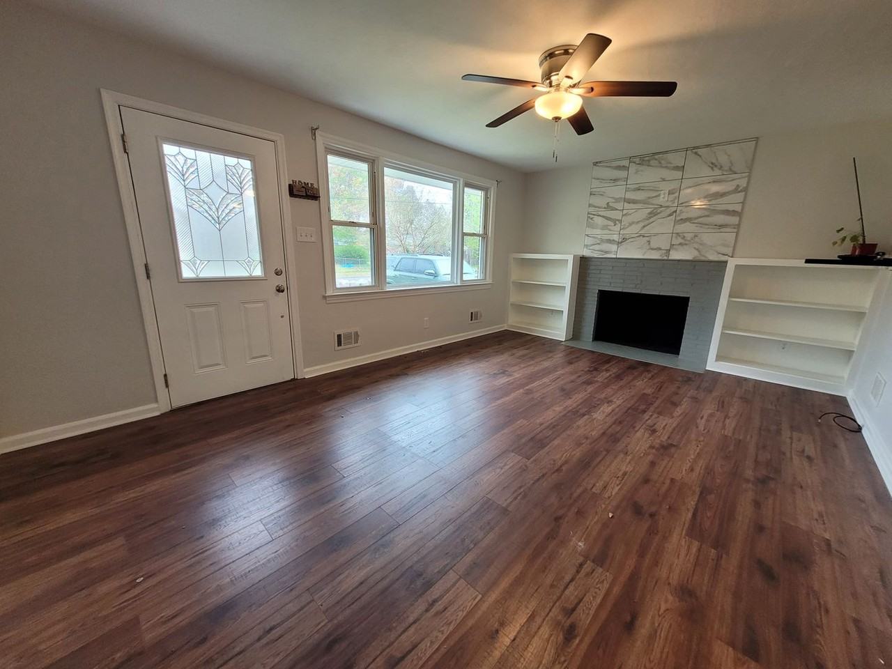 5921 Midge Cres - Photo 3 of 19