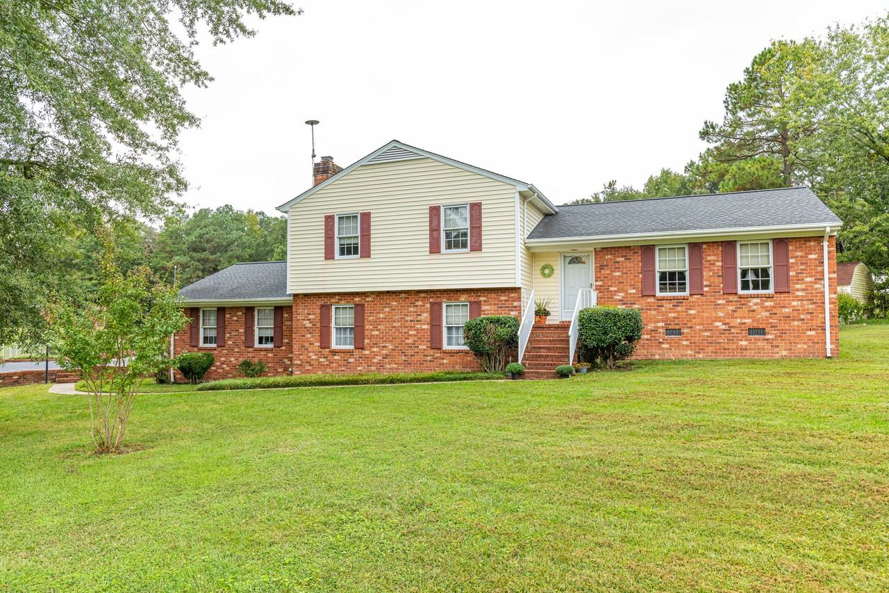 712 Reese Drive - Photo 3 of 12