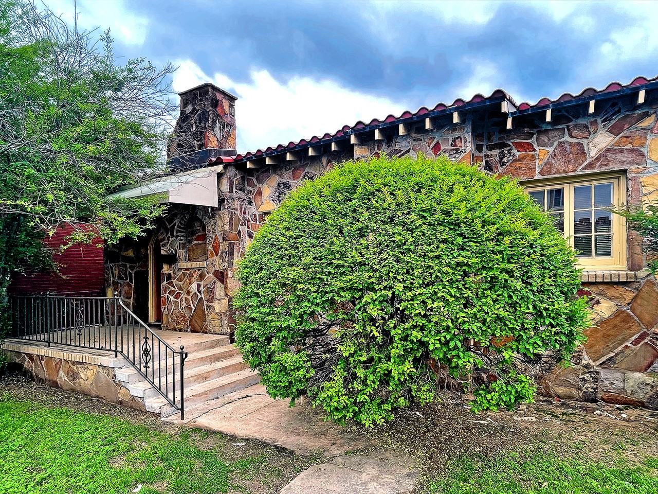 106 E Kaufman St #NA - Photo 2 of 13