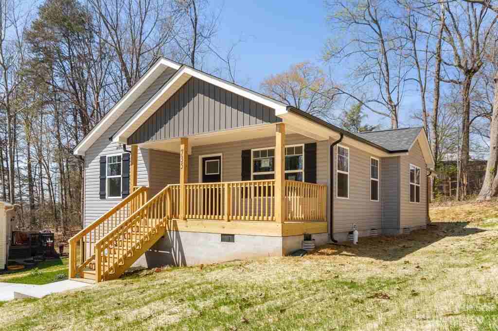 735 8th Avenue Ct Se #NA - Photo 2 of 25