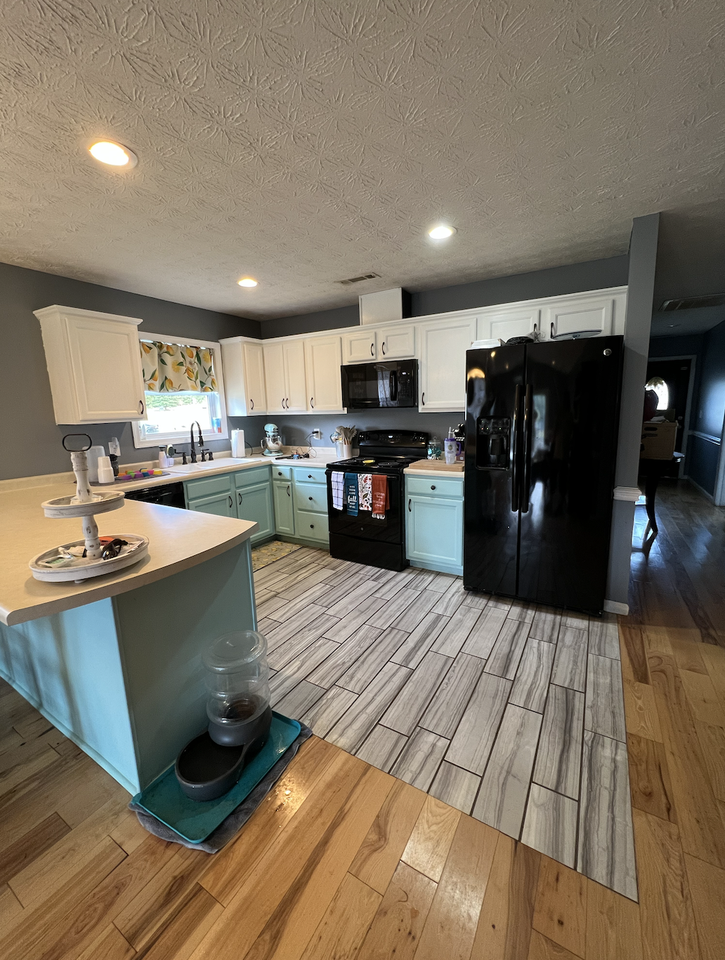 1145 Bell Cir #NA - Photo 2 of 3