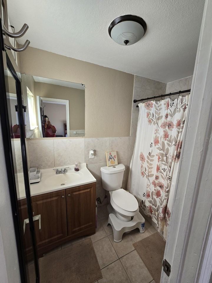 Ne 35th Ct - Photo 2 of 14