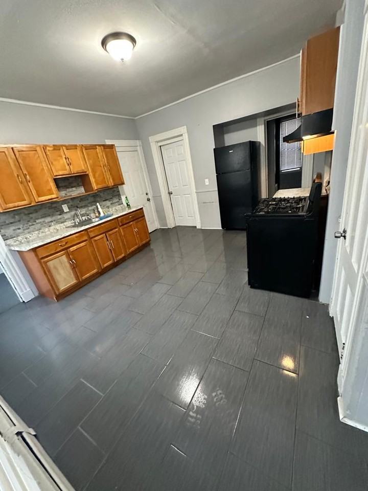 200 Ferry St #1 - Photo 3 of 16