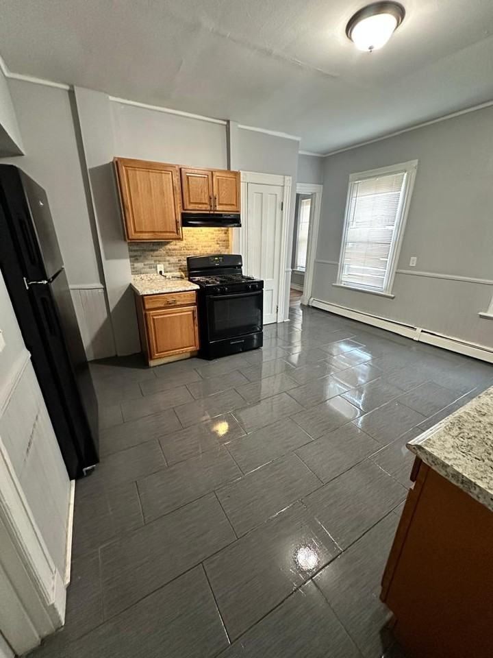 200 Ferry St #1 - Photo 5 of 16