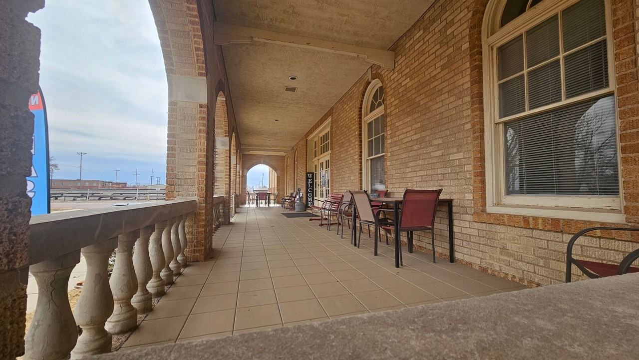 Schneider House - Photo 2 of 26