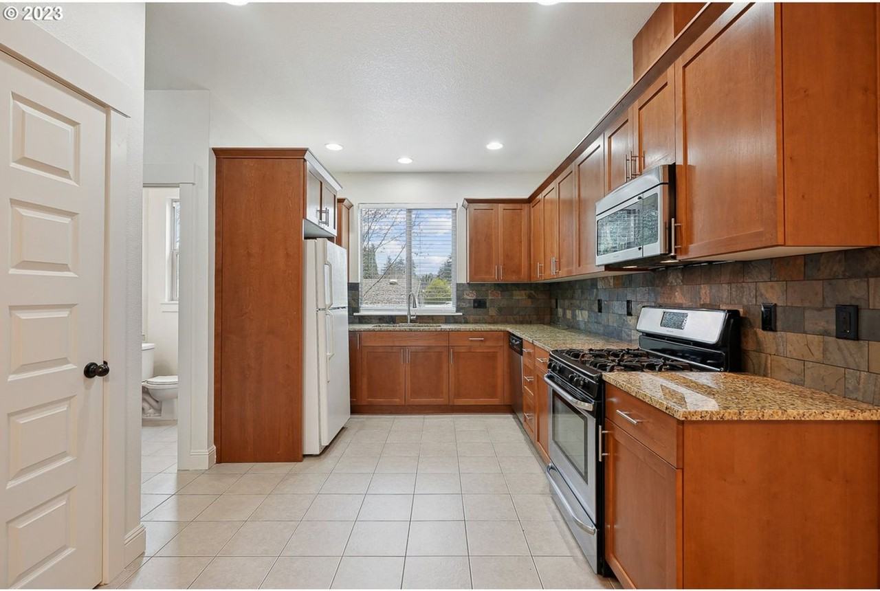 5331 Ne Cully Blvd - Photo 2 of 22