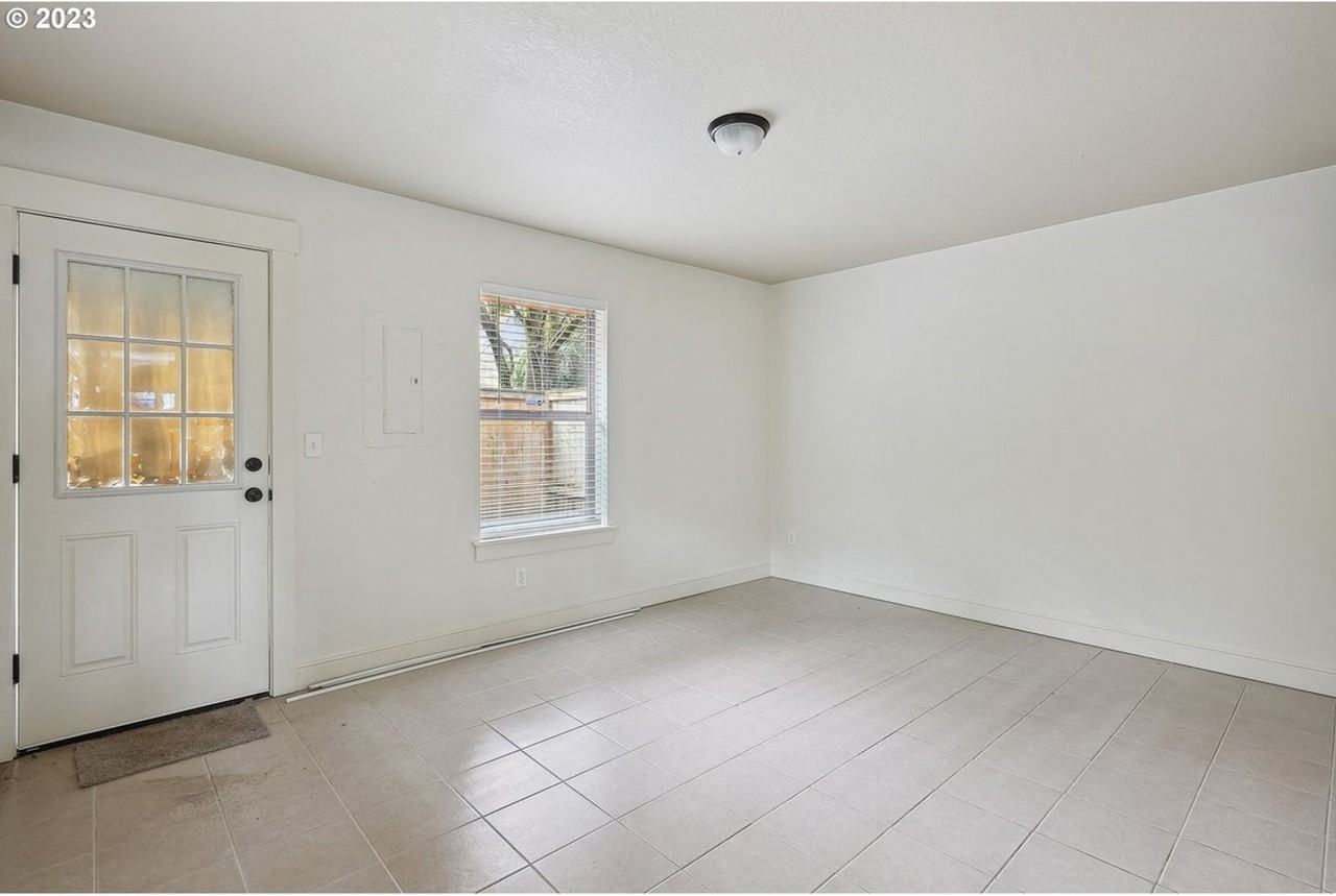 5331 Ne Cully Blvd - Photo 4 of 22