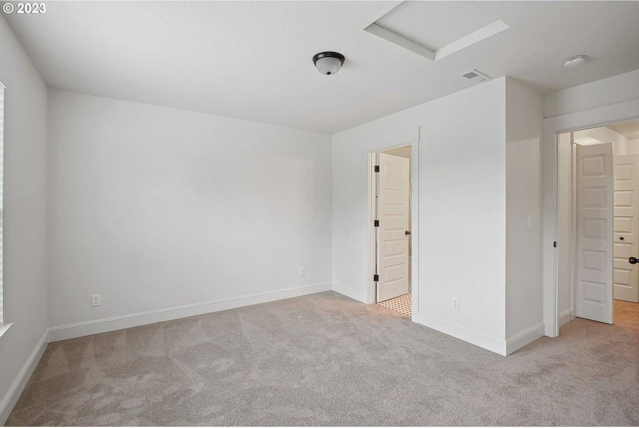 5331 Ne Cully Blvd - Photo 6 of 22