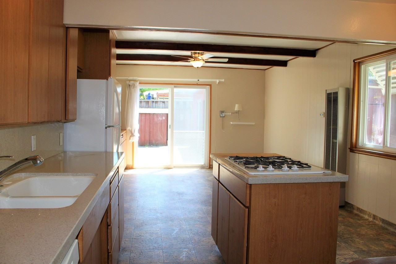 2348 Boxwood Dr - Photo 2 of 14