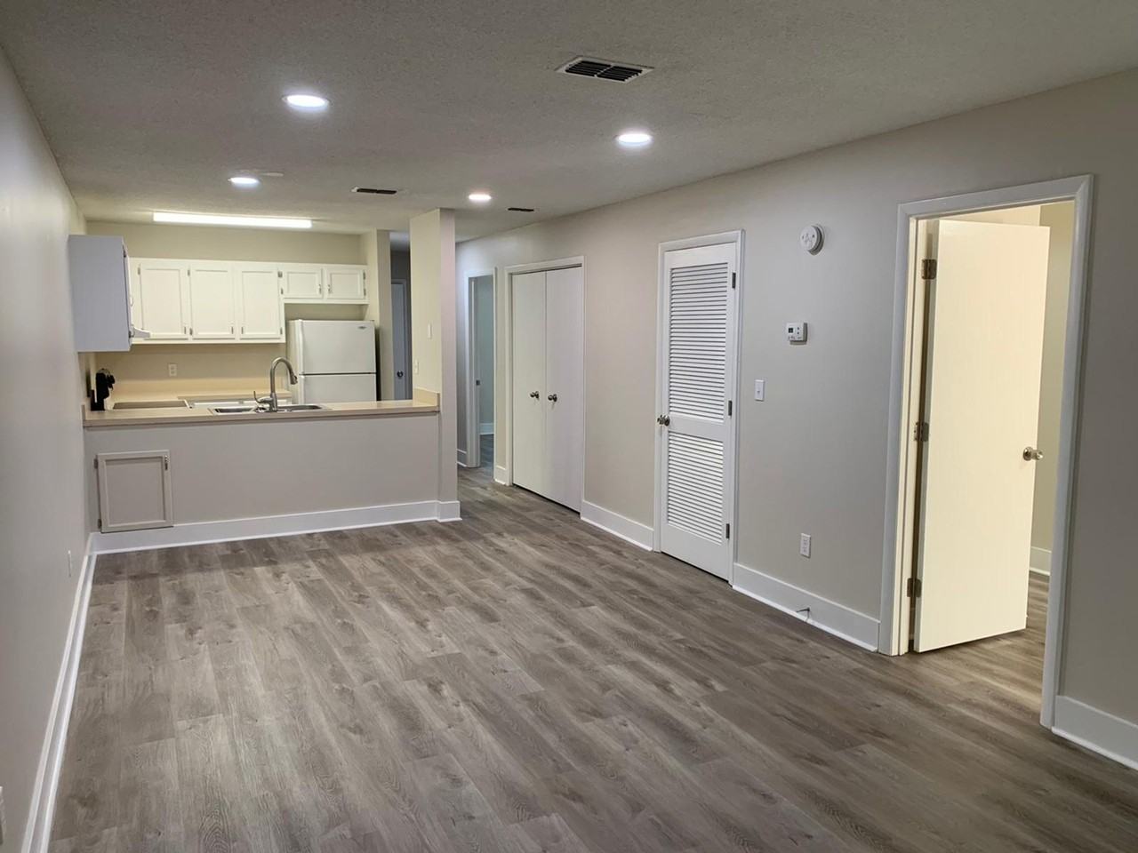 The Woodlands - Photo 4 of 37